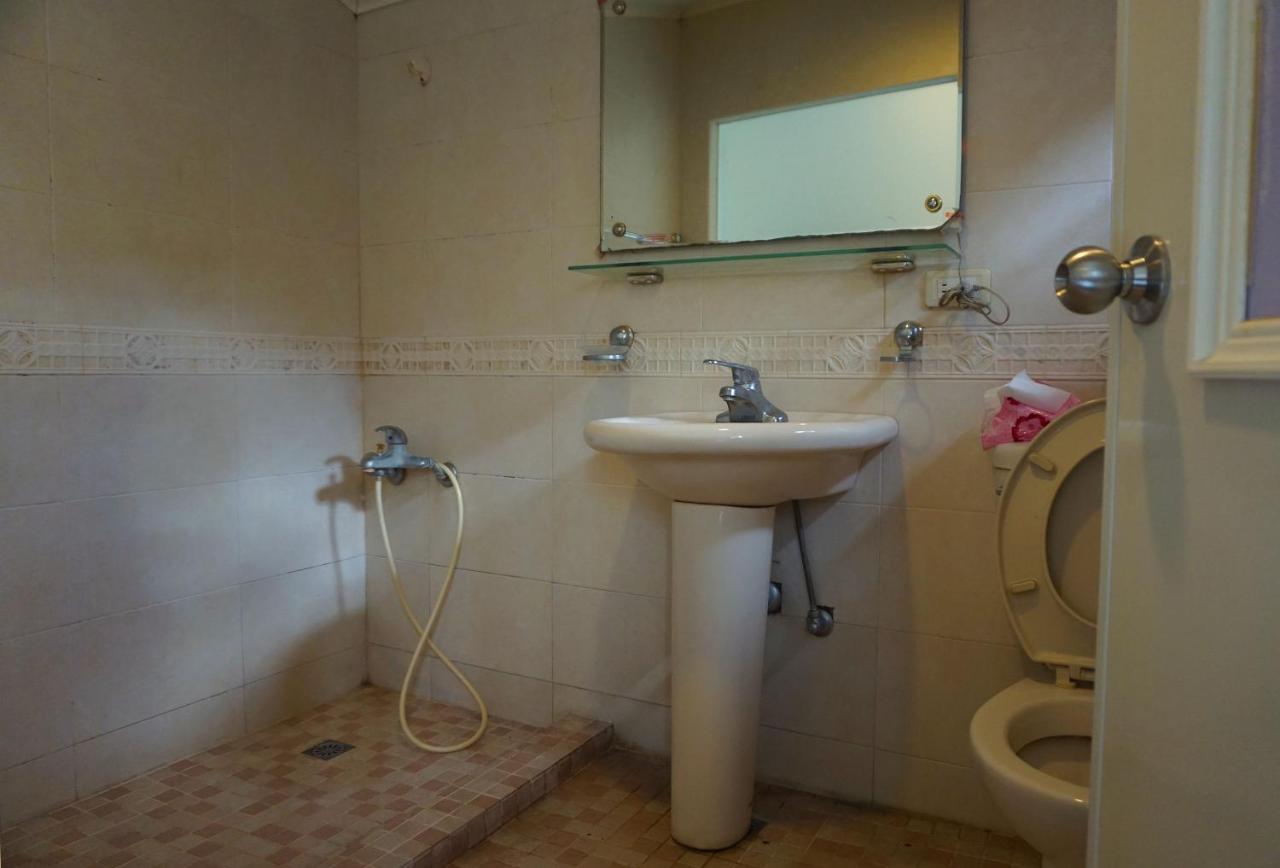 Hua Bin Hotel Yilan Экстерьер фото