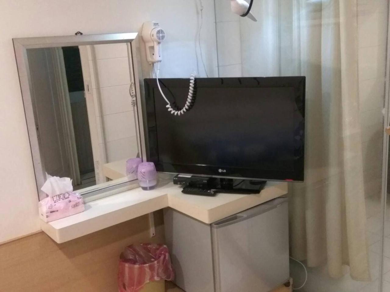 Hua Bin Hotel Yilan Экстерьер фото