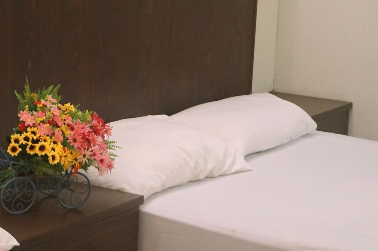 Hua Bin Hotel Yilan Экстерьер фото