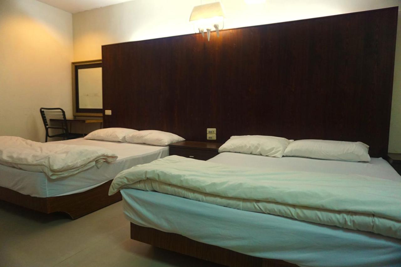 Hua Bin Hotel Yilan Экстерьер фото