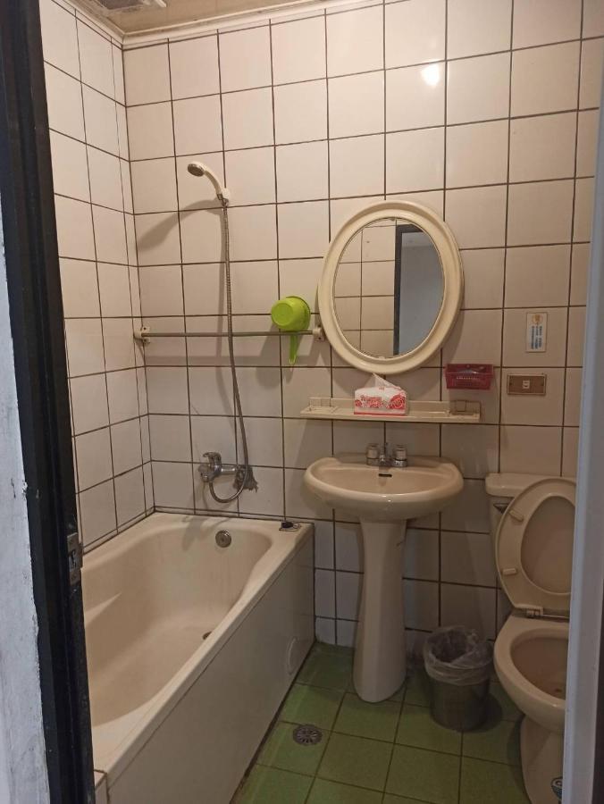 Hua Bin Hotel Yilan Экстерьер фото